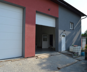 Obec Bystré zrealizovala výstavbu garážov pre motorové vozidlá