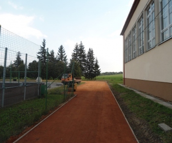 Bežecká dráha v objekte ZŠ Bystré - rekonštrukcia
